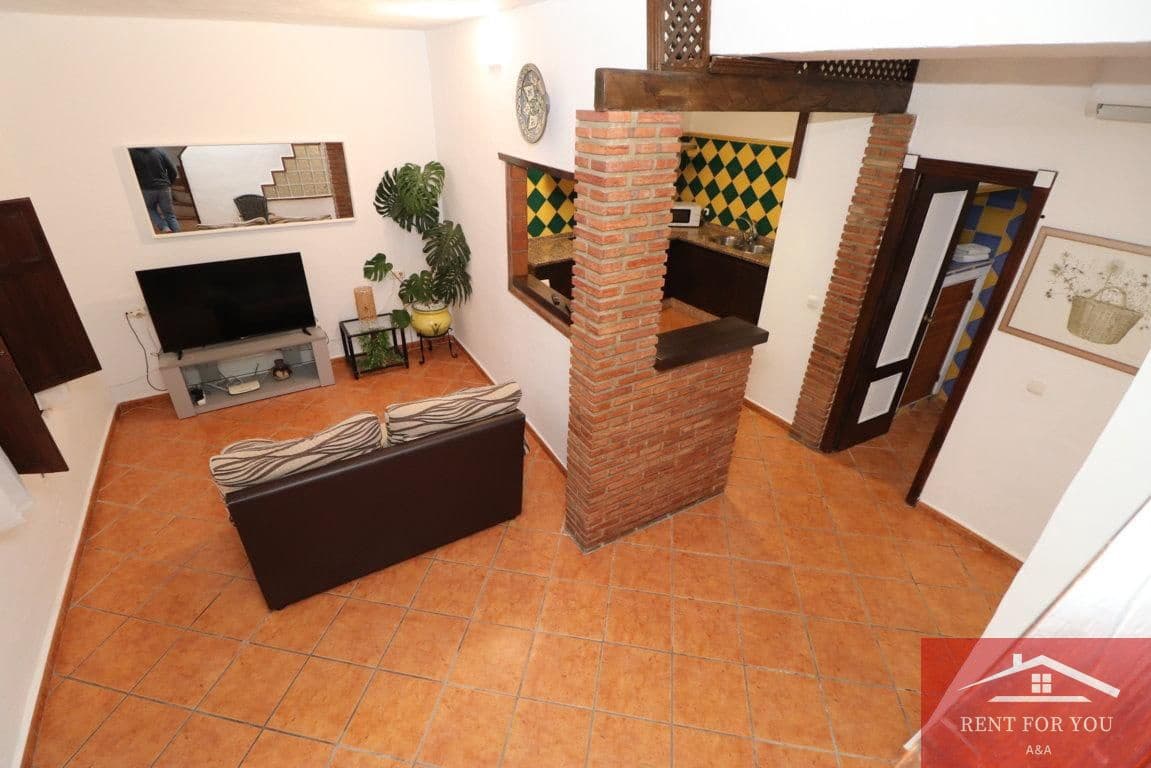 2 bedroom Villa for rent in Alhaurin el Grande - € 800 (Ref: 9436585)