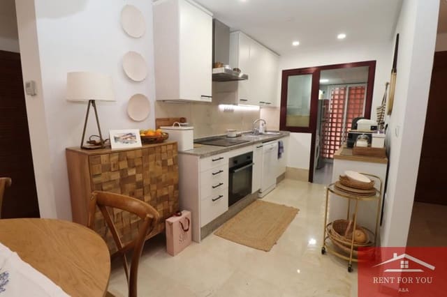 3 soveværelse Lejlighed til leje i Divina Pastora, Marbella med swimmingpool garage - € 3.000 (Ref: 9450920)