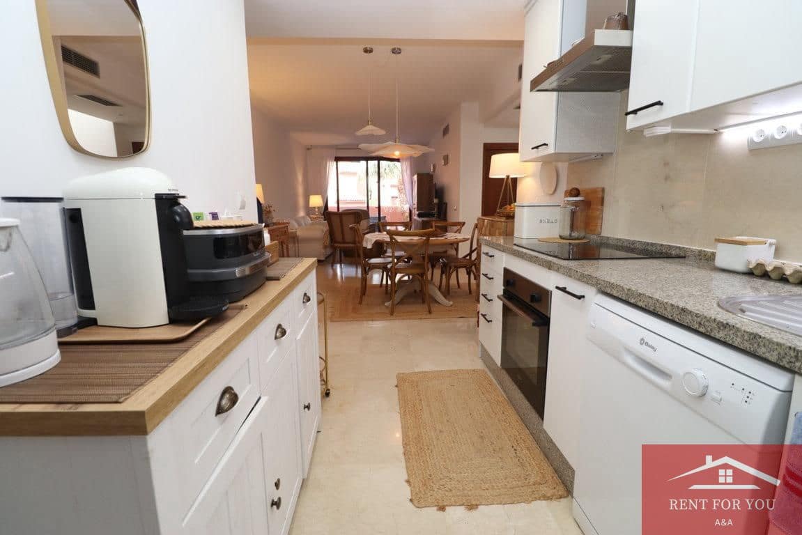 3 quarto Apartamento para arrendar em Marbella com piscina garagem - 3 000 € (Ref: 9450920)