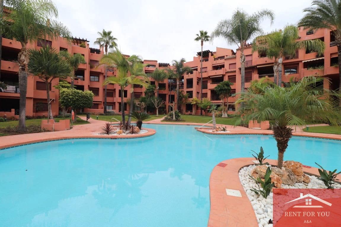 3 quarto Apartamento para arrendar em Marbella com piscina garagem - 3 000 € (Ref: 9450920)