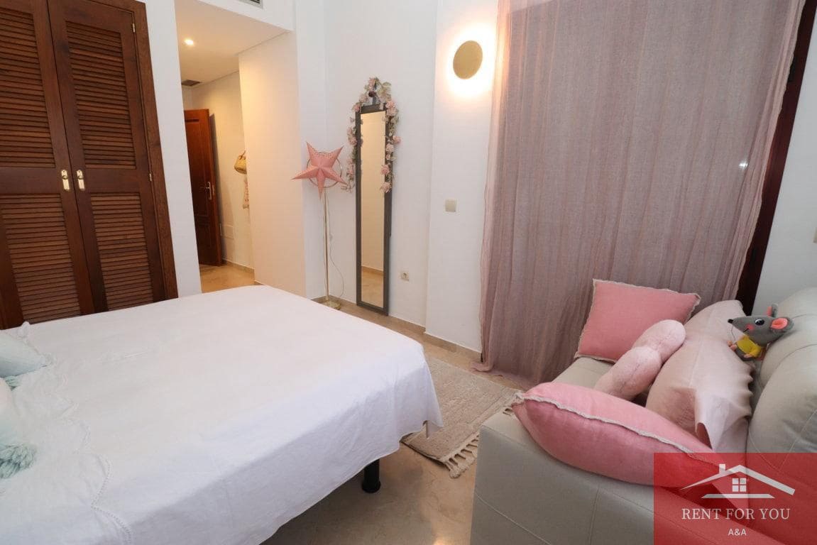 3 quarto Apartamento para arrendar em Marbella com piscina garagem - 3 000 € (Ref: 9450920)