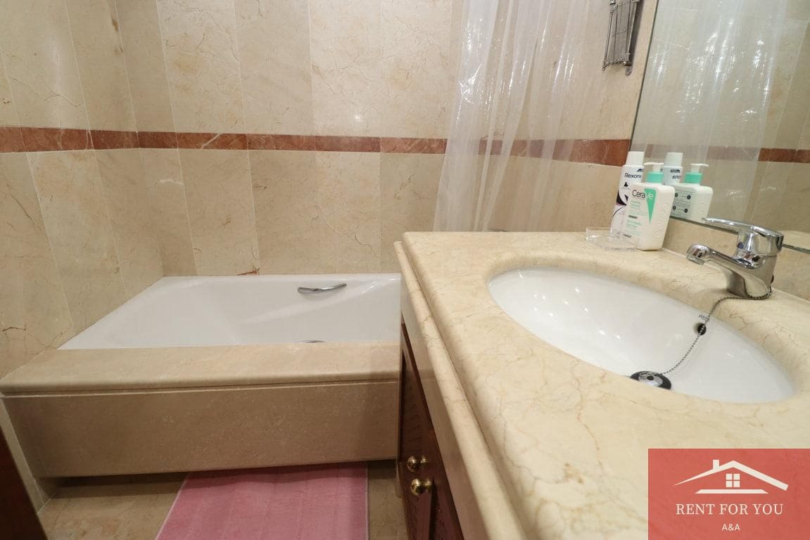 3 quarto Apartamento para arrendar em Marbella com piscina garagem - 3 000 € (Ref: 9450920)