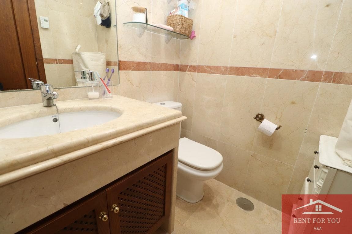 3 quarto Apartamento para arrendar em Marbella com piscina garagem - 3 000 € (Ref: 9450920)