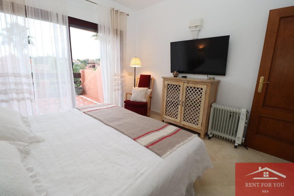 3 quarto Apartamento para arrendar em Marbella com piscina garagem - 3 000 € (Ref: 9450920)