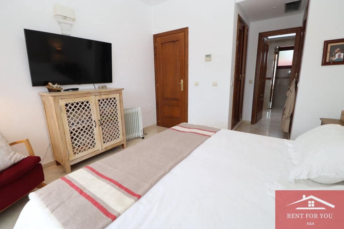 3 quarto Apartamento para arrendar em Marbella com piscina garagem - 3 000 € (Ref: 9450920)