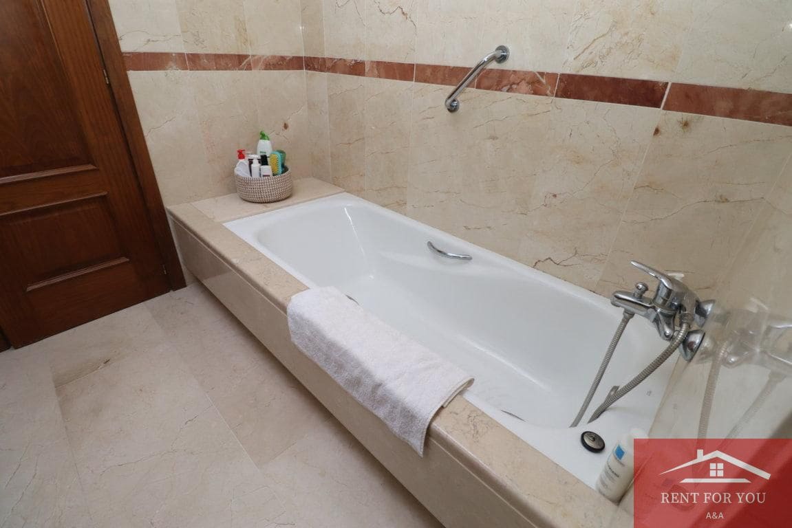 3 quarto Apartamento para arrendar em Marbella com piscina garagem - 3 000 € (Ref: 9450920)