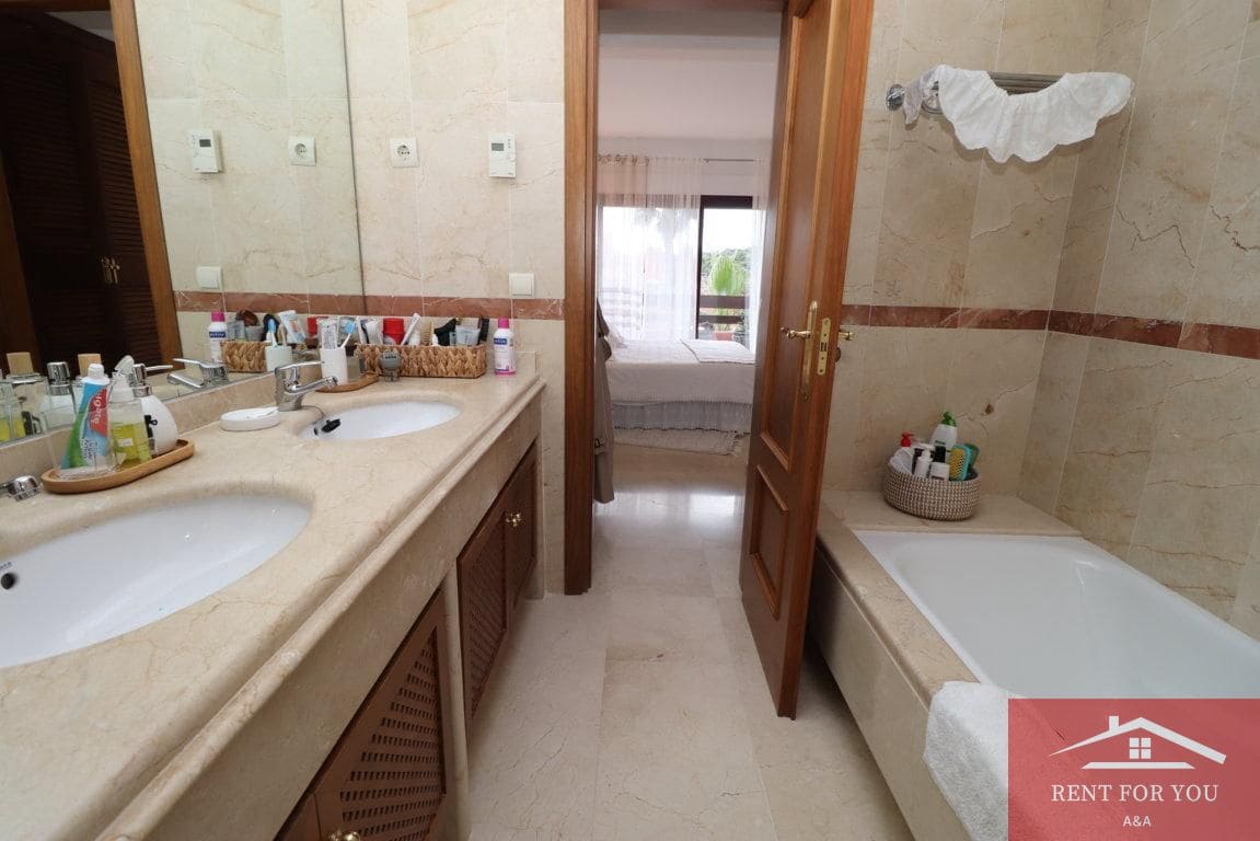 3 quarto Apartamento para arrendar em Marbella com piscina garagem - 3 000 € (Ref: 9450920)