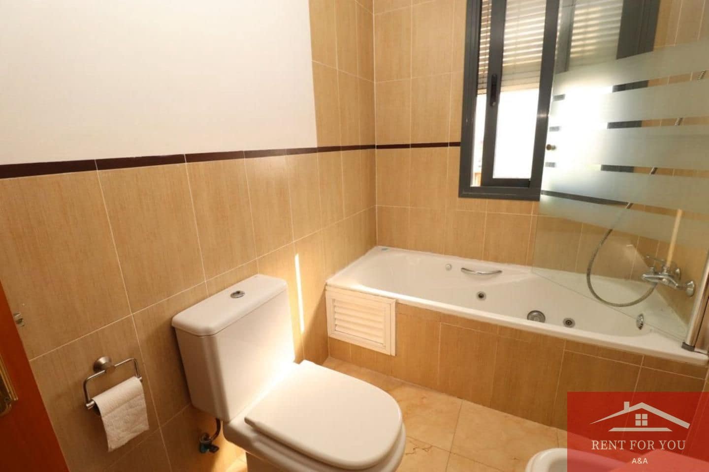 Piso de 2 habitaciones en Coín en alquiler - 1.200 € (Ref: 9450921)