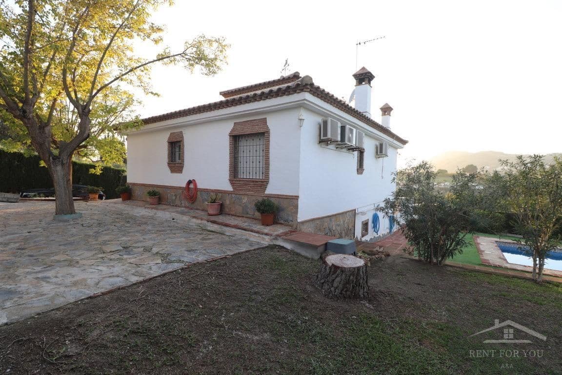 3 quarto Moradia para arrendar em Alhaurin el Grande com piscina - 1 500 € (Ref: 9460850)