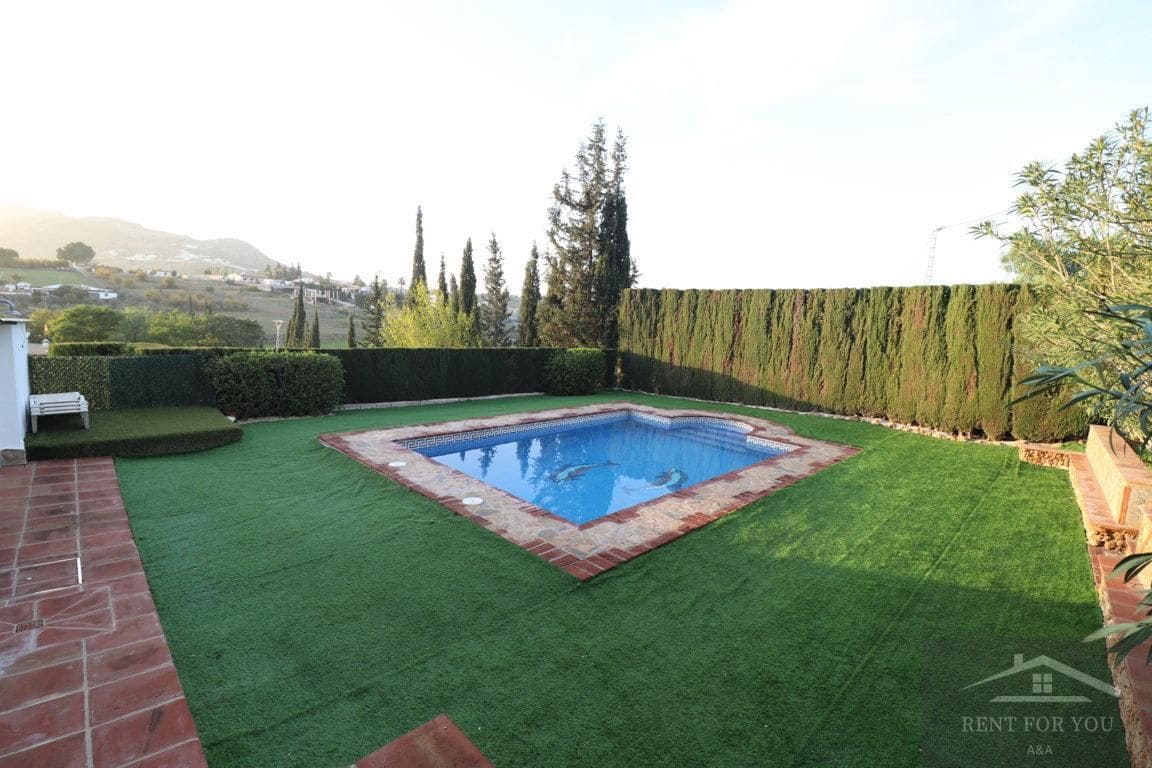 3 quarto Moradia para arrendar em Alhaurin el Grande com piscina - 1 500 € (Ref: 9460850)