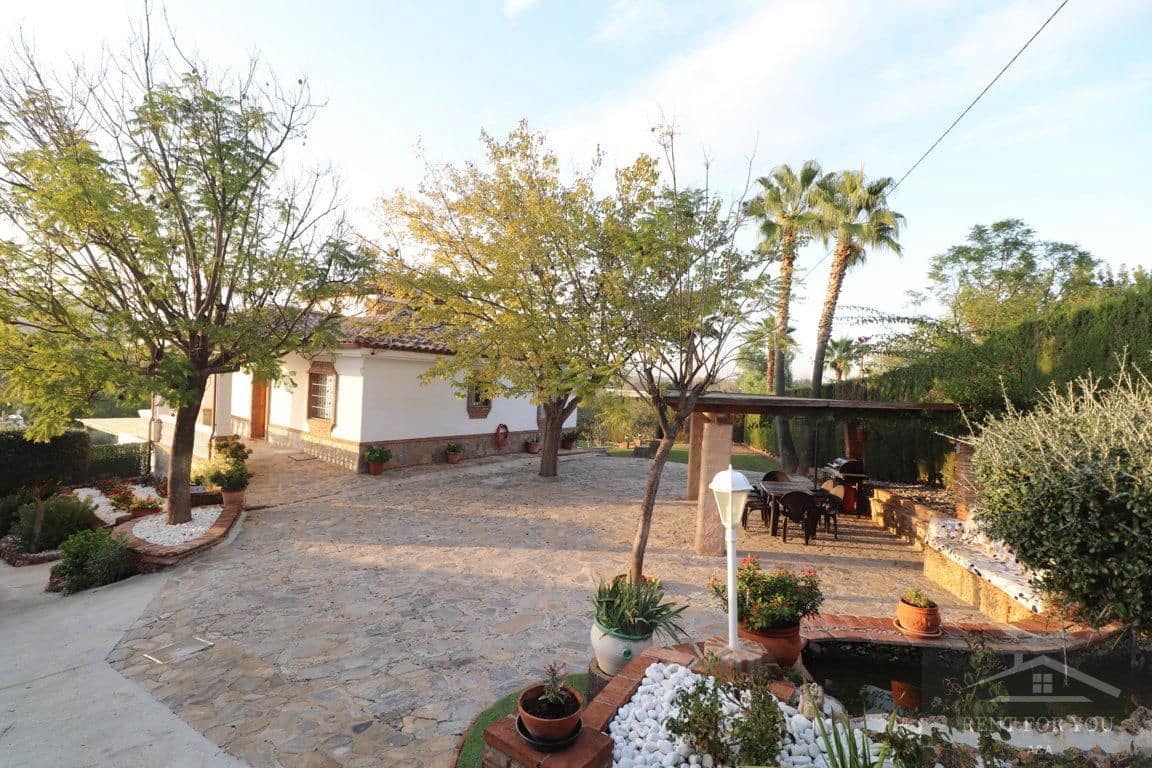 3 quarto Moradia para arrendar em Alhaurin el Grande com piscina - 1 500 € (Ref: 9460850)