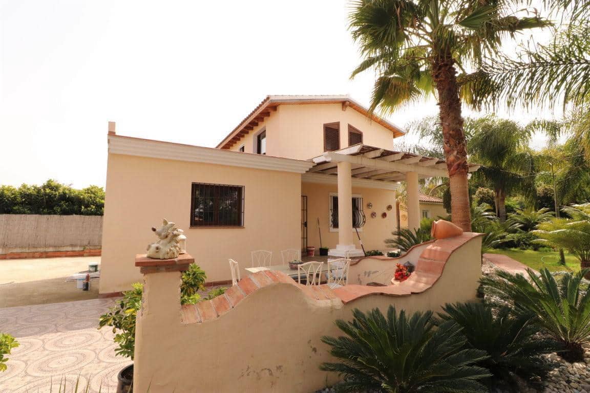 Chalet de 3 habitaciones en Alhaurín el Grande en alquiler - 1.600 € (Ref: 9465975)