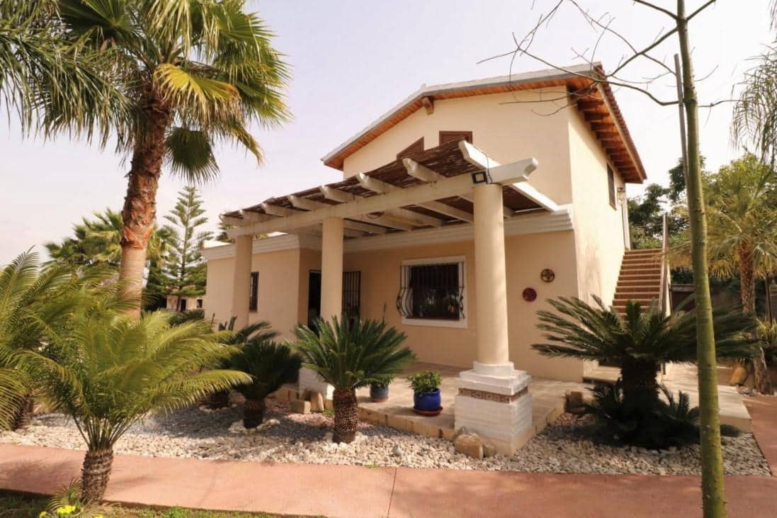 Chalet de 3 habitaciones en Alhaurín el Grande en alquiler - 1.600 € (Ref: 9465975)