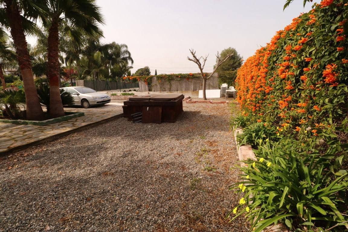 Chalet de 3 habitaciones en Alhaurín el Grande en alquiler - 1.600 € (Ref: 9465975)