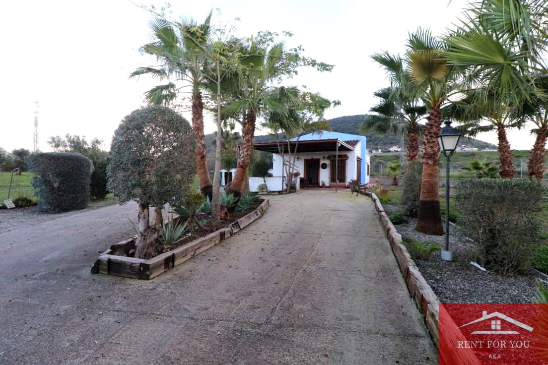 3 bedroom Villa for sale in Coin with pool - € 375,000 (Ref: 9488461)