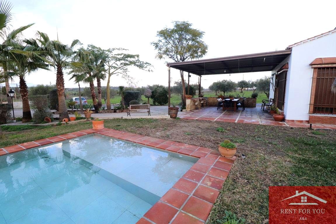 3 bedroom Villa for sale in Coin with pool - € 375,000 (Ref: 9488461)