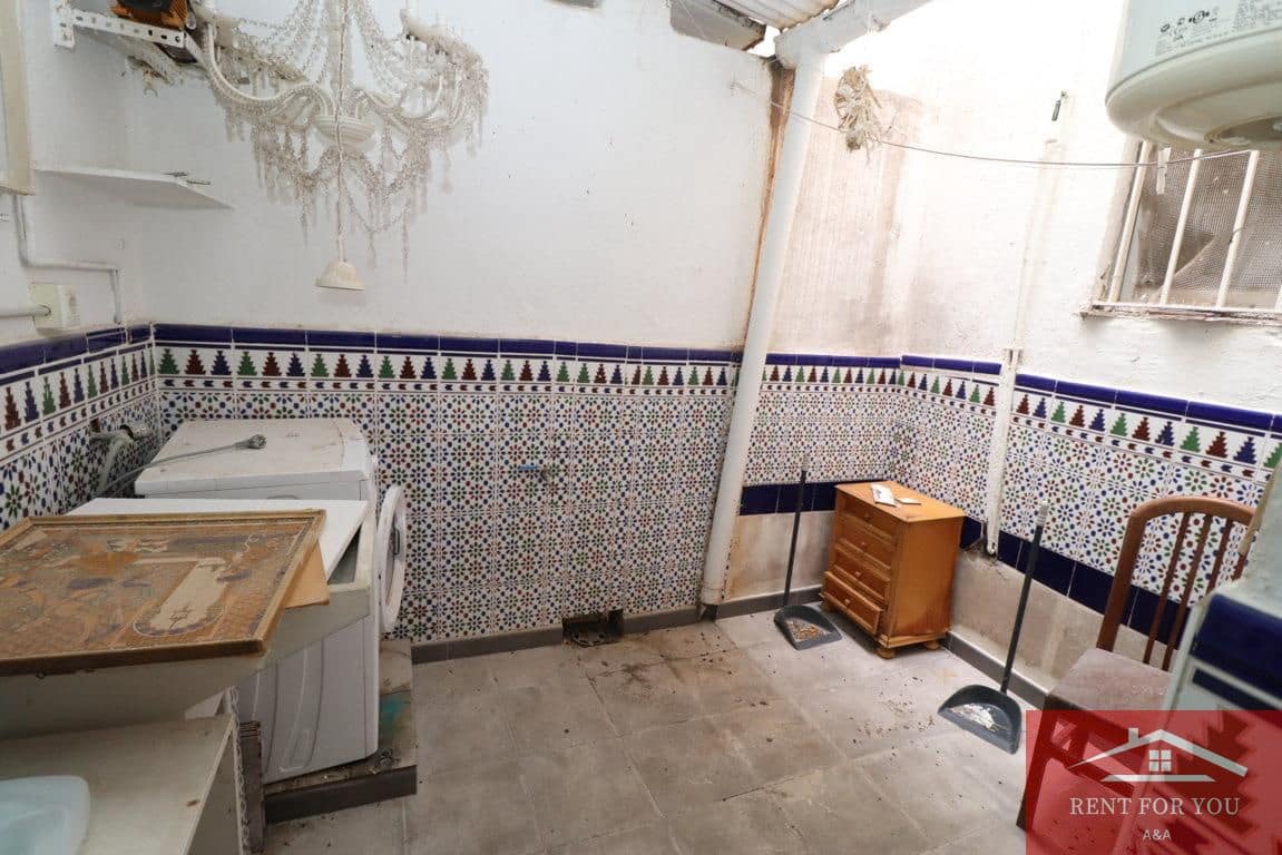 3 bedroom Flat for sale in Coin - € 105,000 (Ref: 9491666)