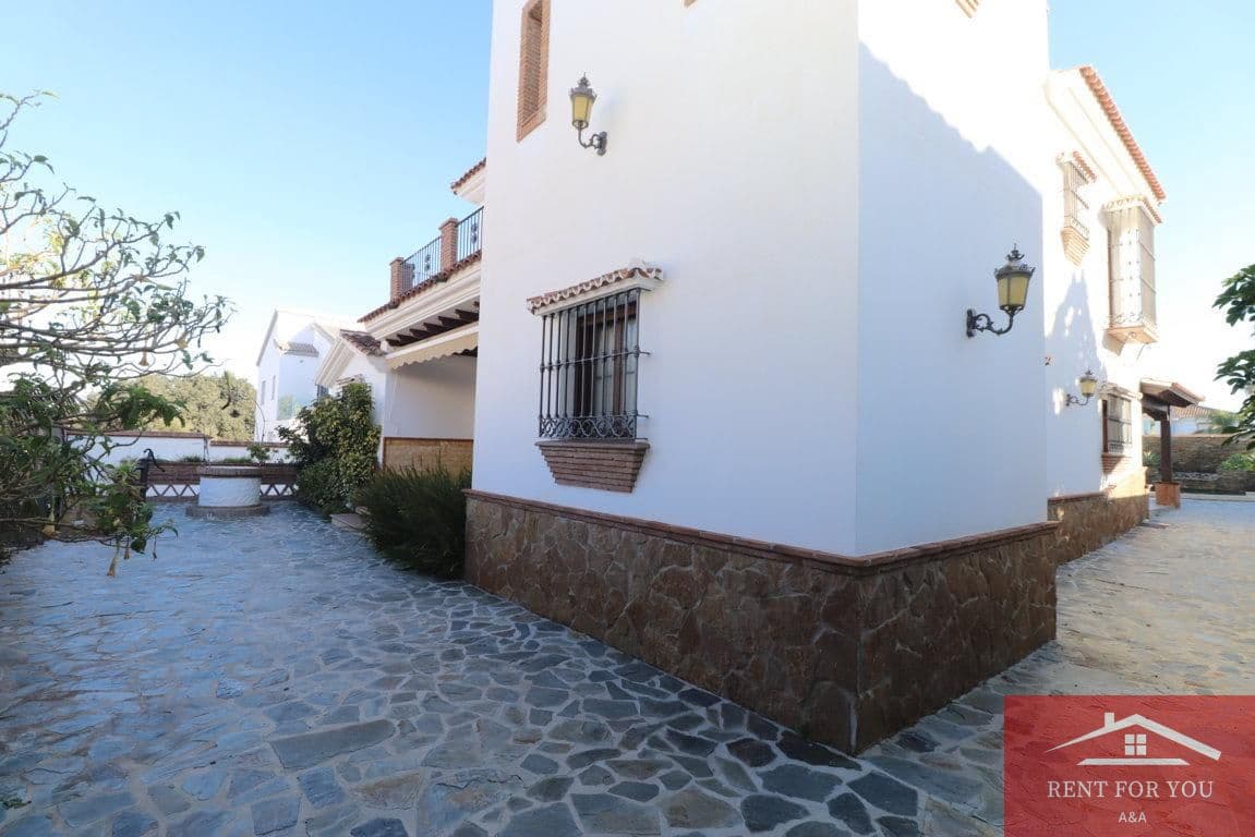 5 slaapkamer Villa te huur in Alhaurin el Grande met zwembad garage - € 3.500 (Ref: 9506293)