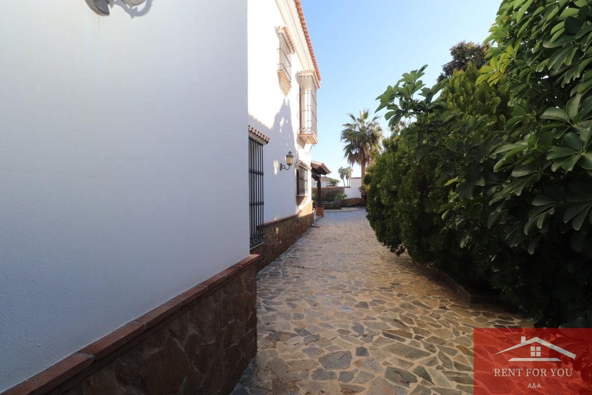 5 slaapkamer Villa te huur in Alhaurin el Grande met zwembad garage - € 3.500 (Ref: 9506293)