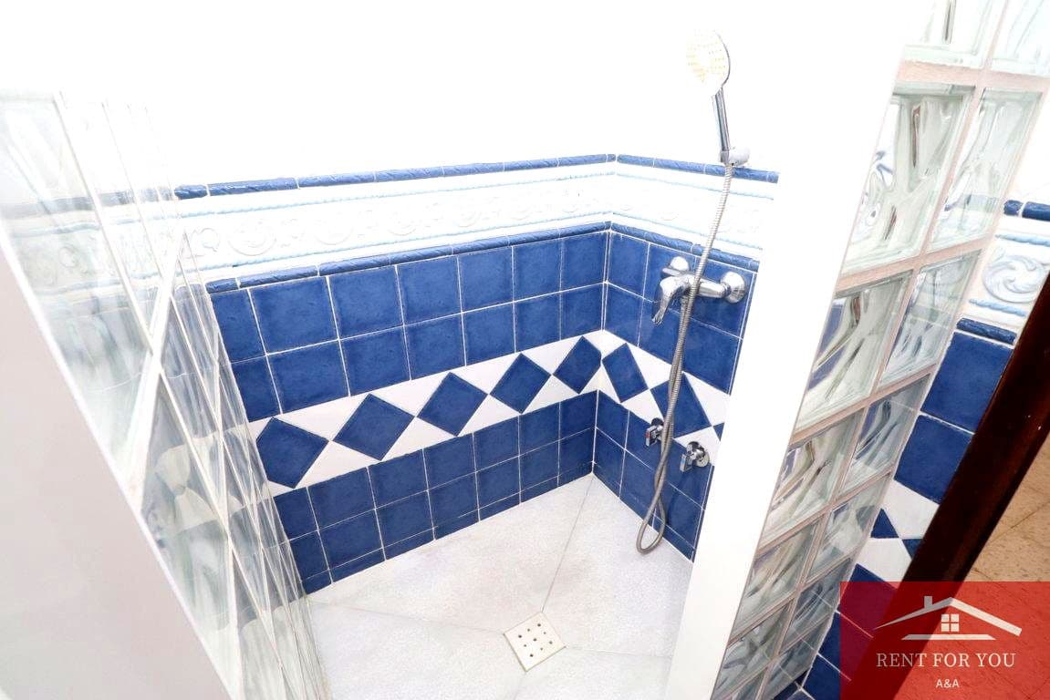 5 bedroom Flat for sale in Alhaurin el Grande - € 295,000 (Ref: 9536560)