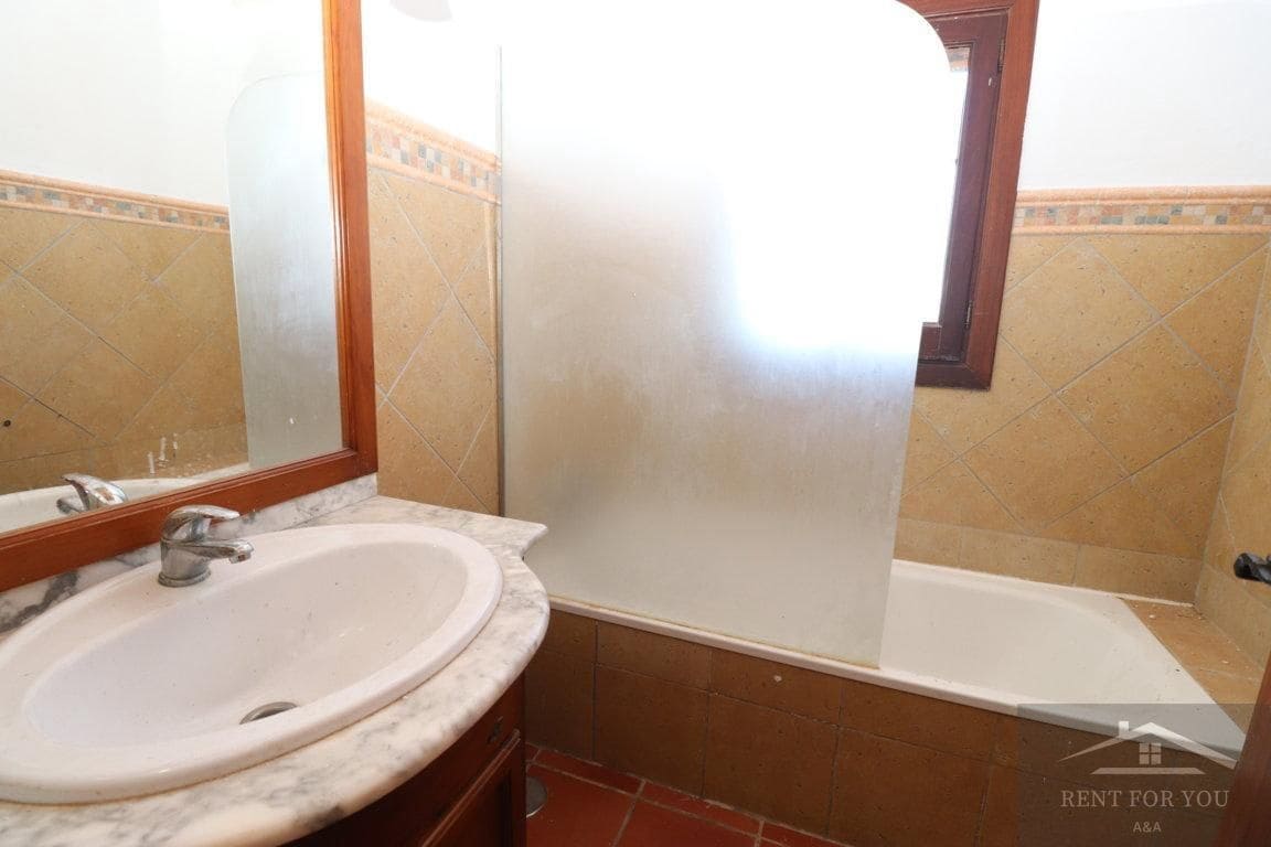 4 quarto Moradia para arrendar em Coin com piscina garagem - 1 600 € (Ref: 9575010)
