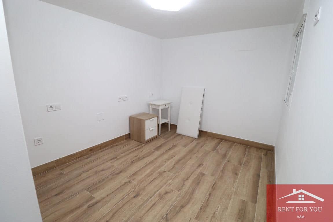 2 bedroom Flat for rent in Alhaurin de la Torre with garage - € 725 (Ref: 9624233)
