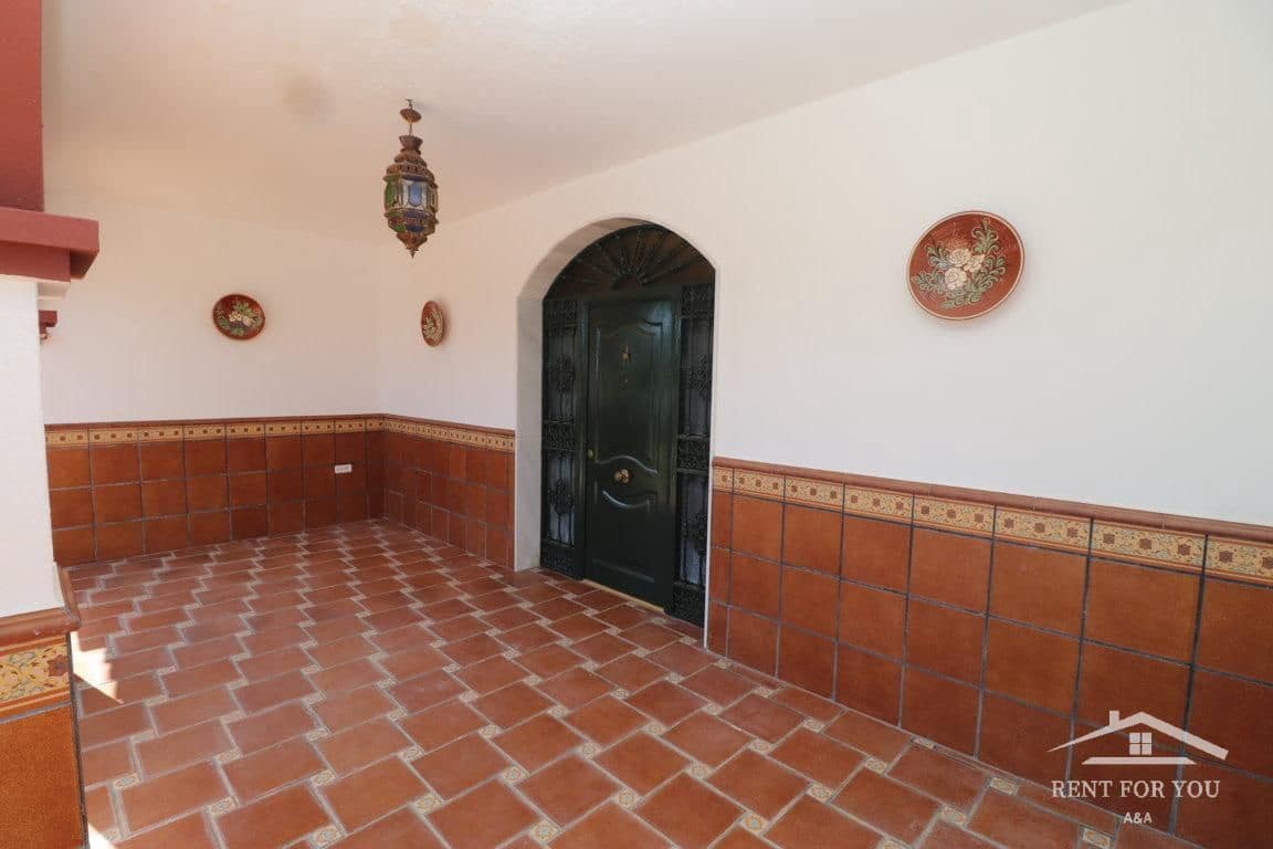 4 bedroom Villa for rent in Guaro with pool - € 3,000 (Ref: 9731478)