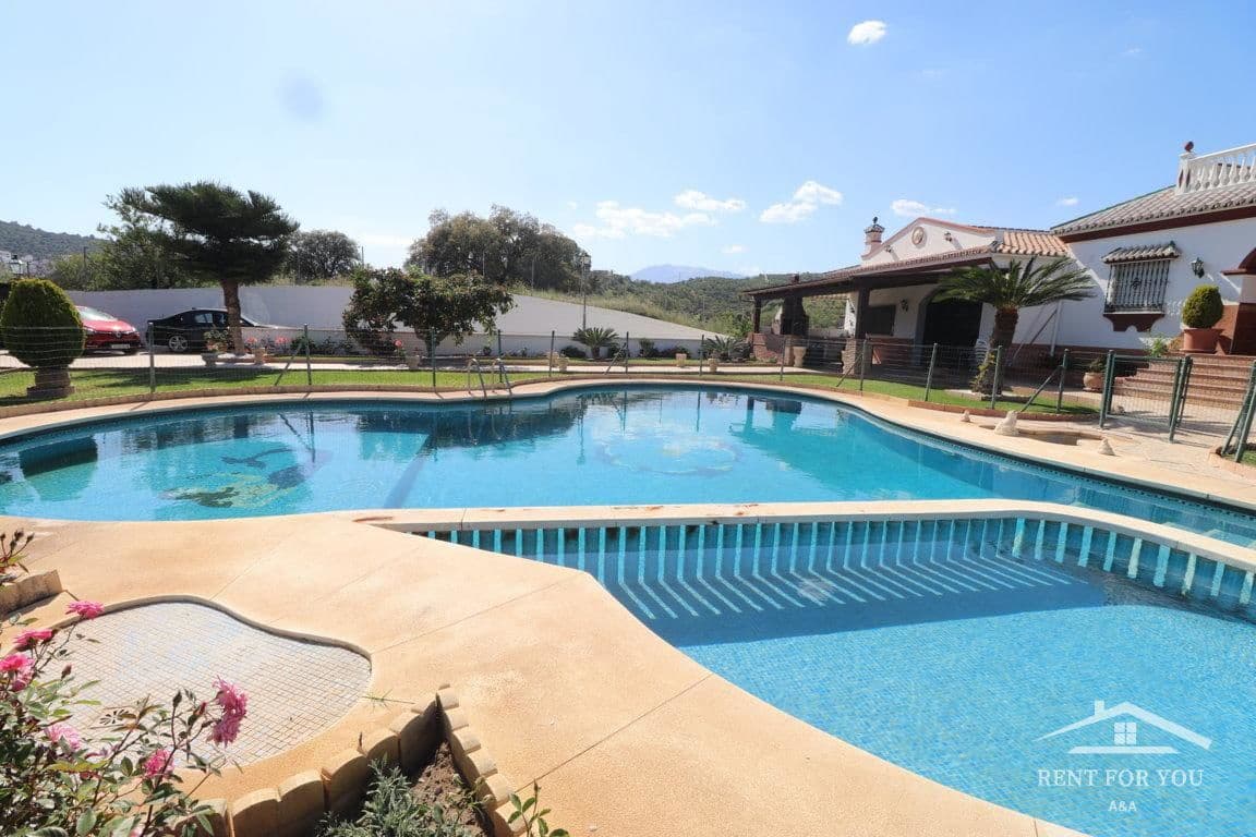 4 bedroom Villa for rent in Guaro with pool - € 3,000 (Ref: 9731478)