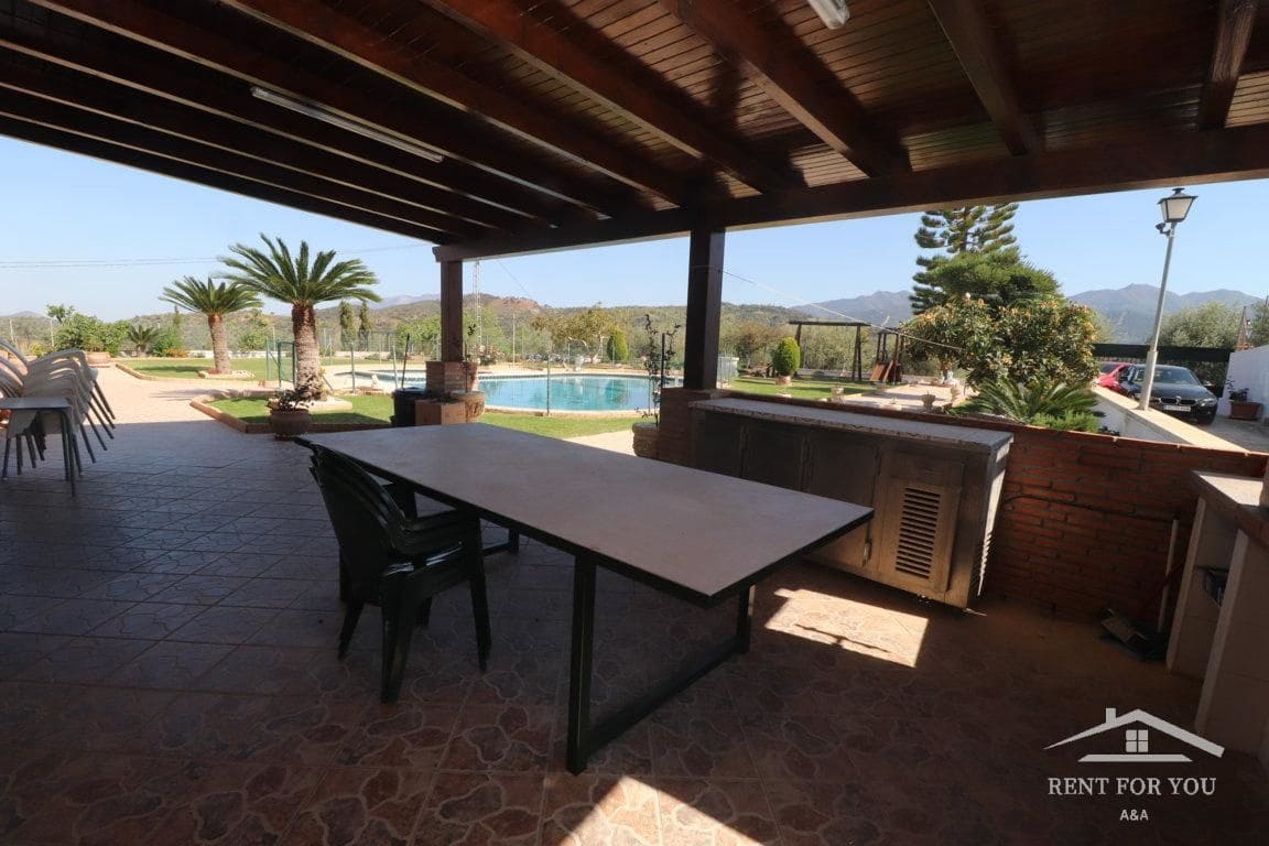 4 bedroom Villa for rent in Guaro with pool - € 3,000 (Ref: 9731478)