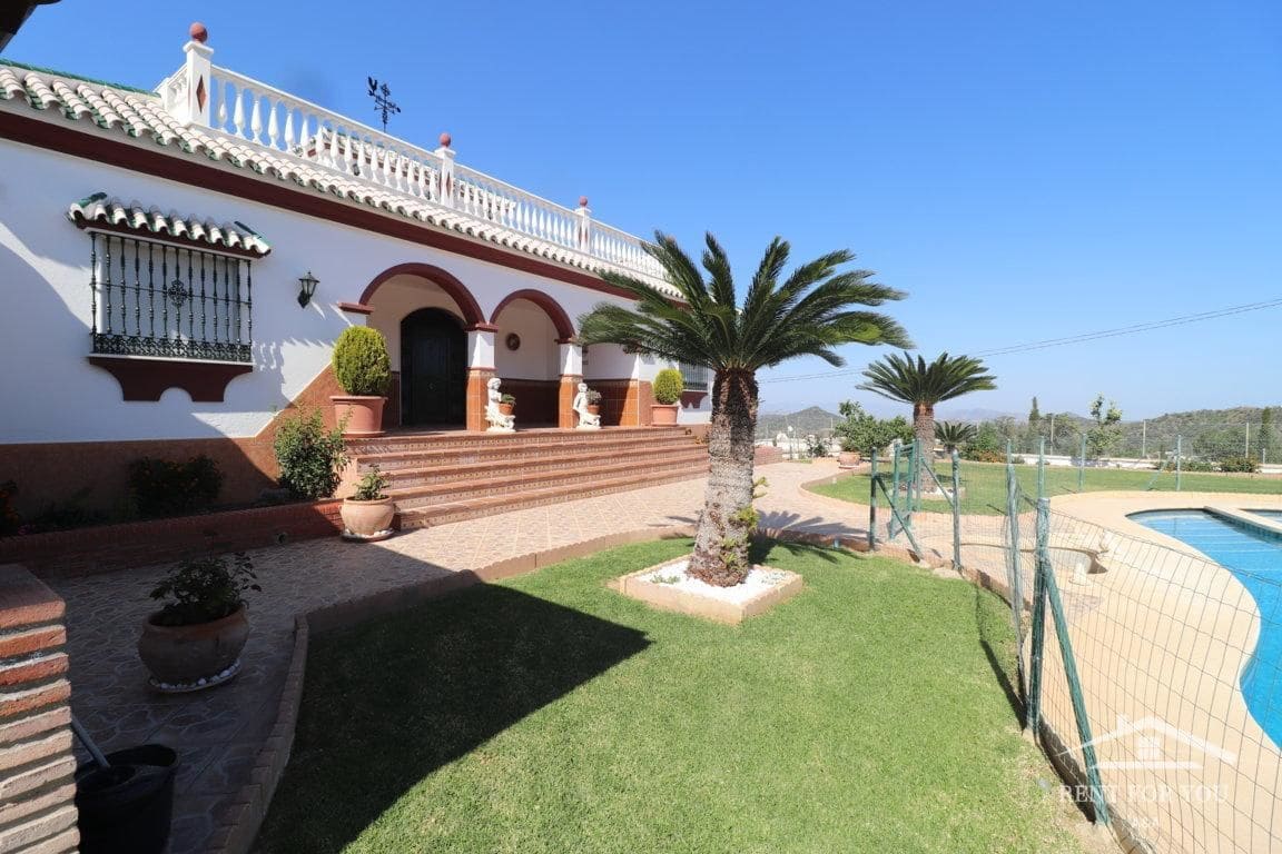 4 bedroom Villa for rent in Guaro with pool - € 3,000 (Ref: 9731478)