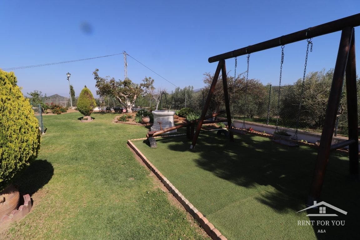 4 bedroom Villa for rent in Guaro with pool - € 3,000 (Ref: 9731478)