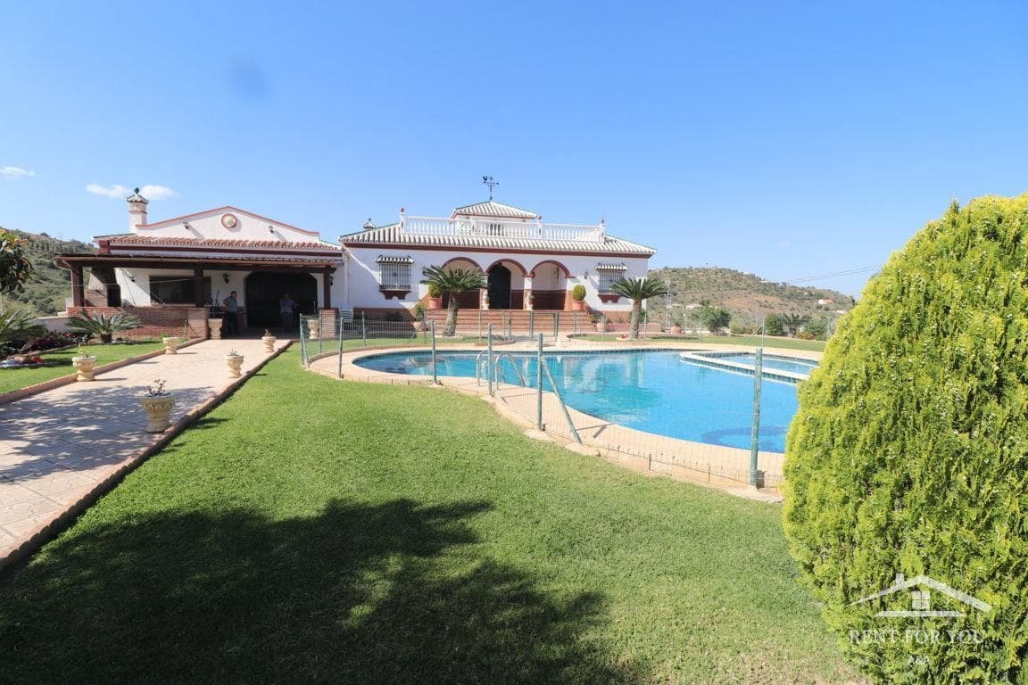 4 bedroom Villa for rent in Guaro with pool - € 3,000 (Ref: 9731478)