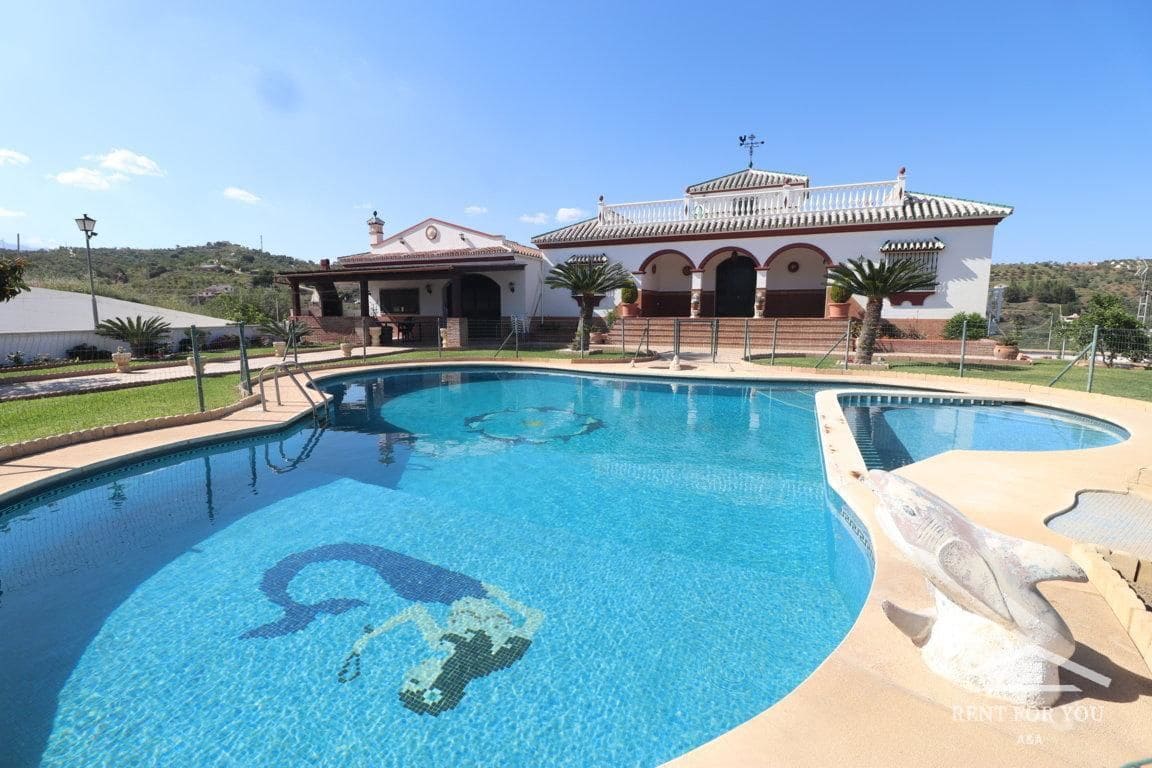4 bedroom Villa for rent in Guaro with pool - € 3,000 (Ref: 9731478)