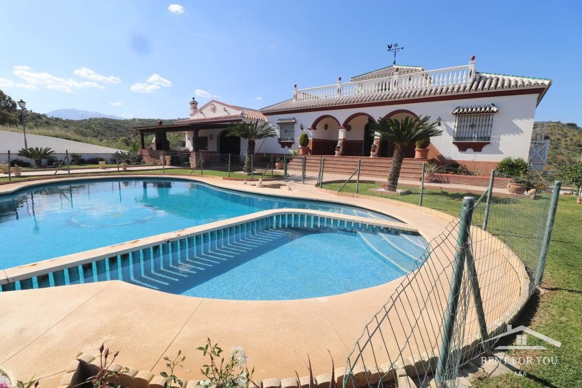 4 bedroom Villa for rent in Guaro with pool - € 3,000 (Ref: 9731478)