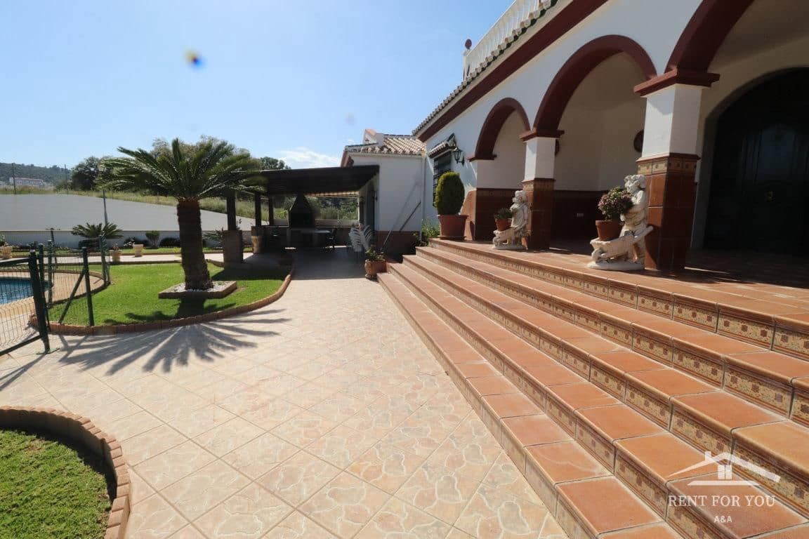 4 bedroom Villa for rent in Guaro with pool - € 3,000 (Ref: 9731478)