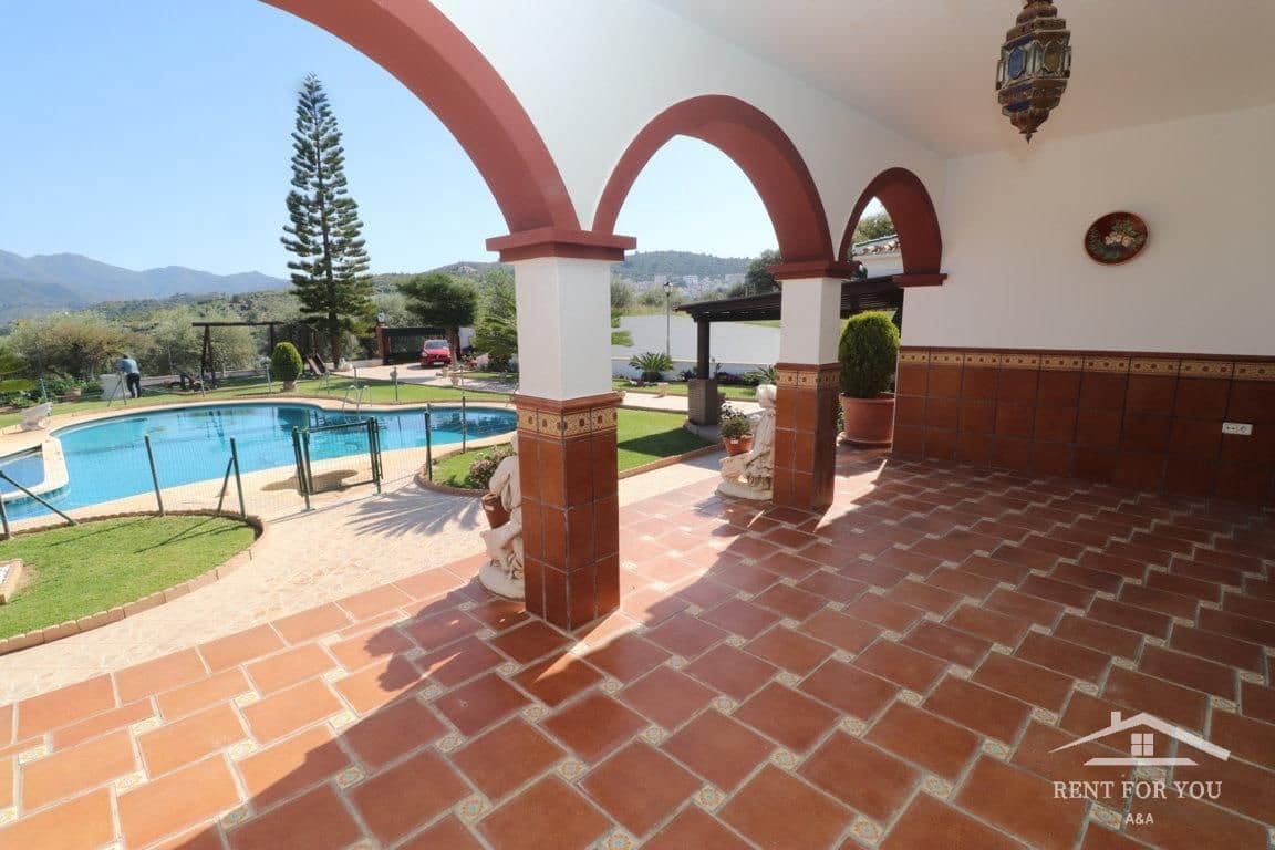 4 bedroom Villa for rent in Guaro with pool - € 3,000 (Ref: 9731478)