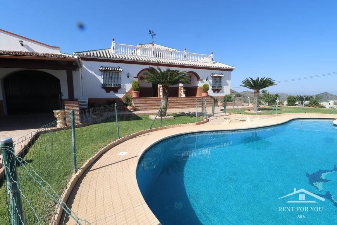 4 bedroom Villa for rent in Guaro with pool - € 3,000 (Ref: 9731478)