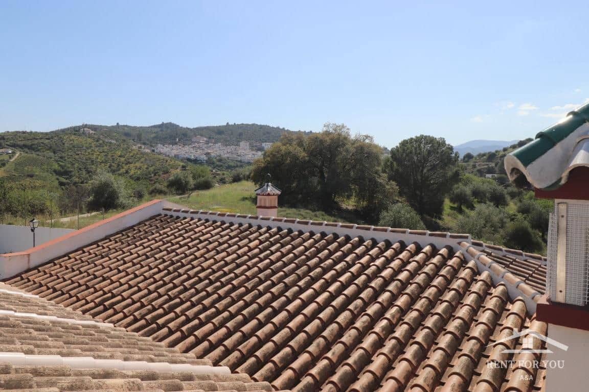 4 bedroom Villa for rent in Guaro with pool - € 3,000 (Ref: 9731478)