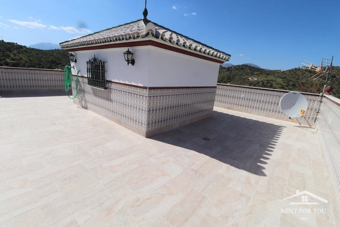 4 bedroom Villa for rent in Guaro with pool - € 3,000 (Ref: 9731478)