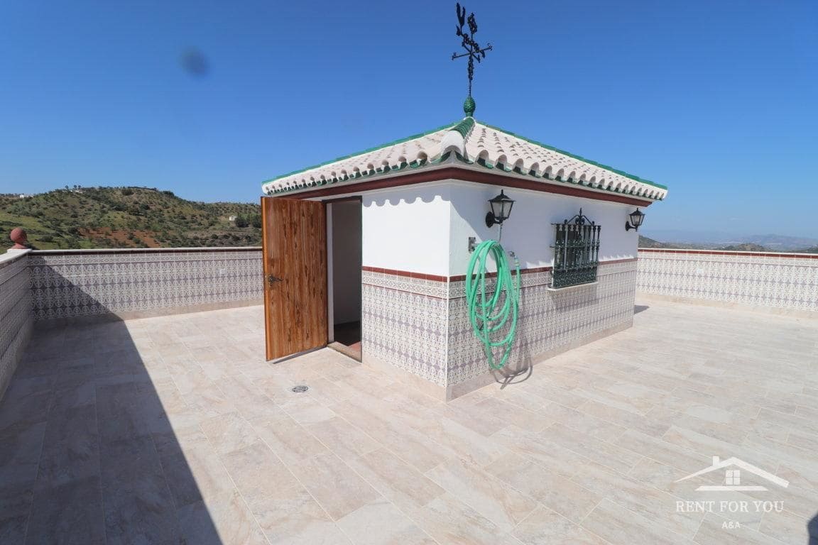 4 bedroom Villa for rent in Guaro with pool - € 3,000 (Ref: 9731478)