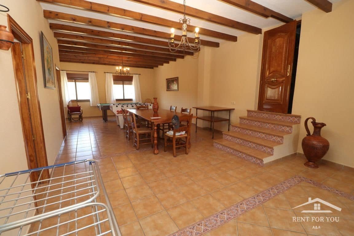 4 bedroom Villa for rent in Guaro with pool - € 3,000 (Ref: 9731478)