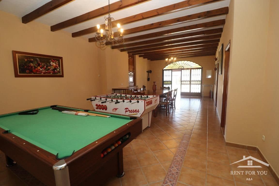 4 bedroom Villa for rent in Guaro with pool - € 3,000 (Ref: 9731478)