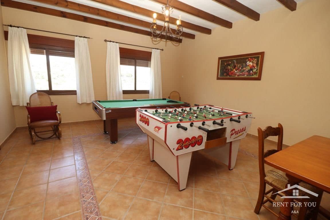 4 bedroom Villa for rent in Guaro with pool - € 3,000 (Ref: 9731478)