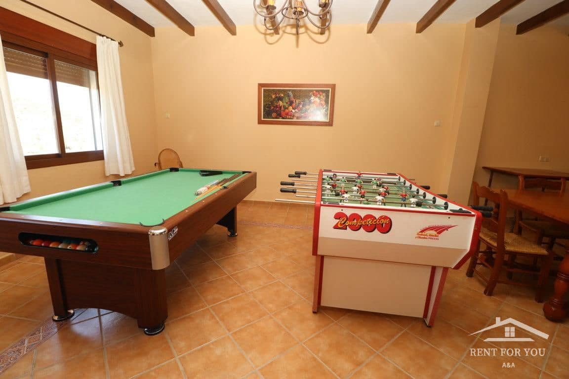4 bedroom Villa for rent in Guaro with pool - € 3,000 (Ref: 9731478)