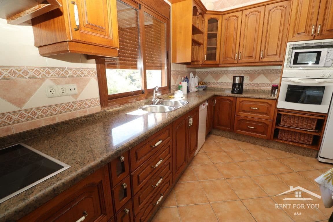 4 bedroom Villa for rent in Guaro with pool - € 3,000 (Ref: 9731478)