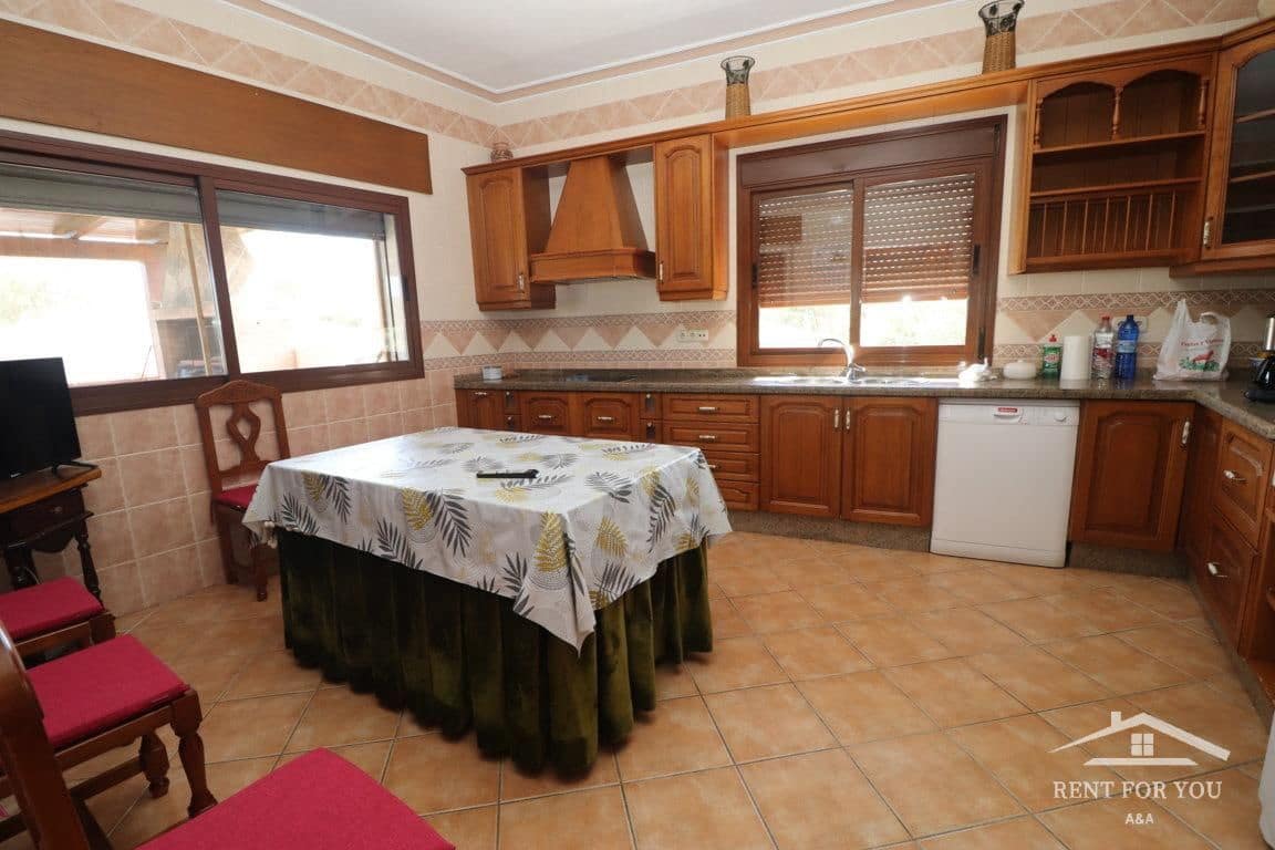 4 bedroom Villa for rent in Guaro with pool - € 3,000 (Ref: 9731478)