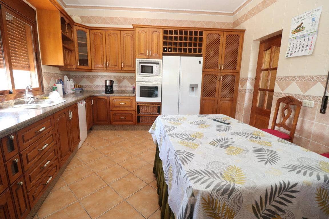 4 bedroom Villa for rent in Guaro with pool - € 3,000 (Ref: 9731478)
