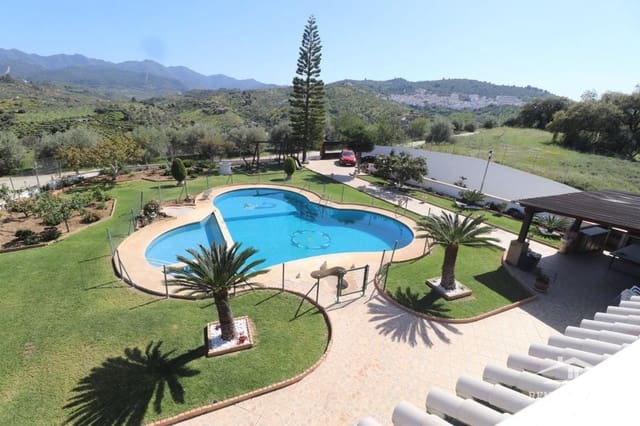 4 bedroom Villa for rent in Guaro with pool - € 3,000 (Ref: 9731478)