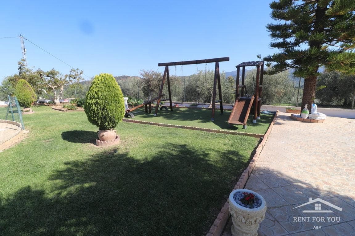 4 bedroom Villa for rent in Guaro with pool - € 3,000 (Ref: 9731478)