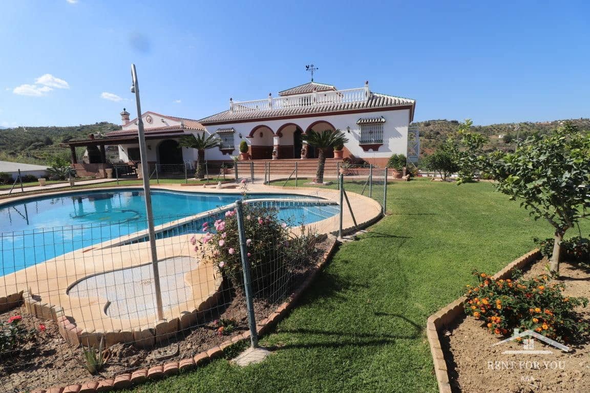 4 bedroom Villa for rent in Guaro with pool - € 3,000 (Ref: 9731478)